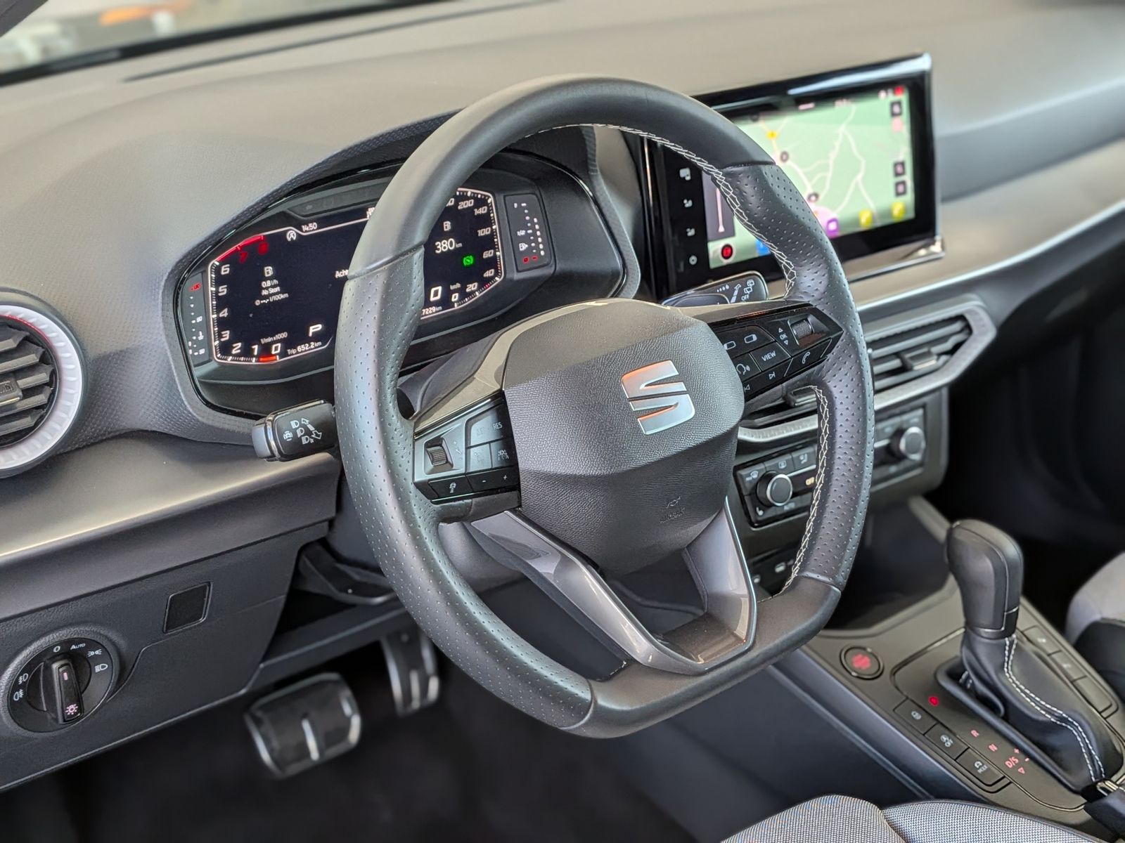 Fahrzeugabbildung SEAT Arona 1.5 TSI FR Black Editio ACC KAMERA LED 18"