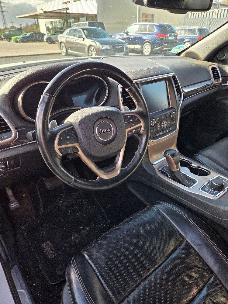 Fahrzeugabbildung Jeep Grand Cherokee 3.0l  V6 184kW Overland GEWERBE