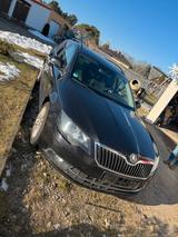 Skoda superb 2.0 Diesel 2014 1 Vorbesitzer - Skoda Octavia: 20v