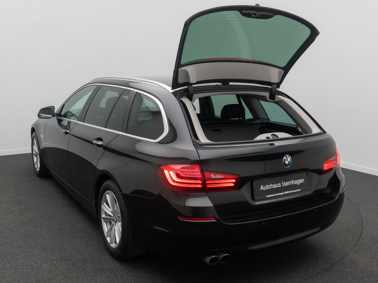 Fahrzeugabbildung BMW 520d GeschwindigReg PDC HiFi NaviBusiness Lordos