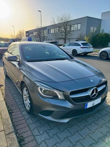 MERCEDES-BENZ CLA220 7G DCT Pano Navi PDC Klima SHZ Temp BiXen