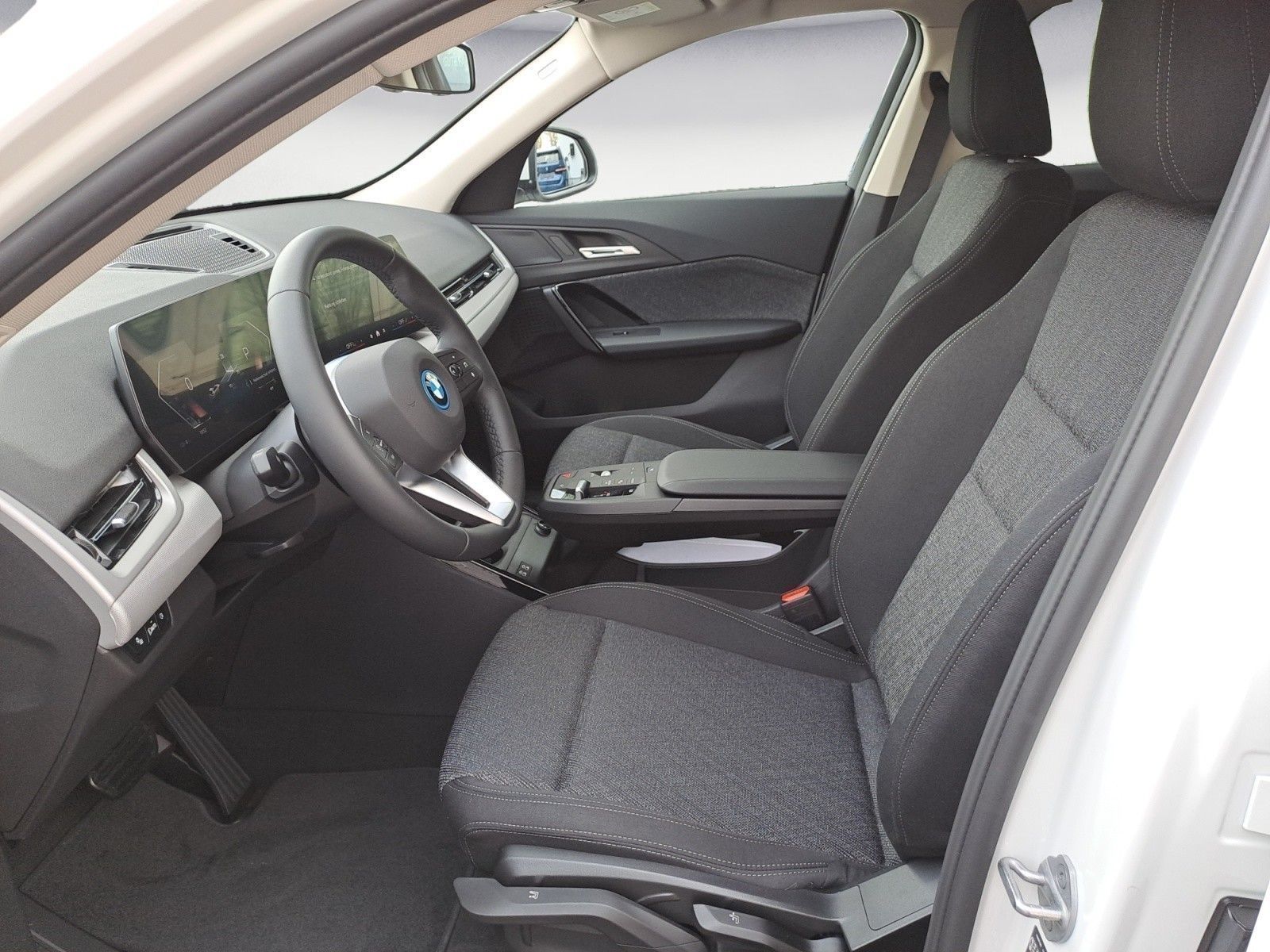 BMW iX2 - Bild 8