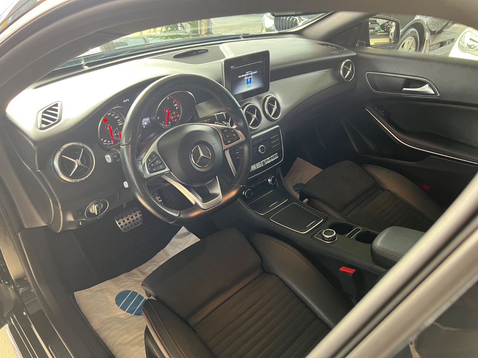 Fahrzeugabbildung Mercedes-Benz CLA 250 4Matic AMG Line *SCHECKHEFT BEI MERCEDES
