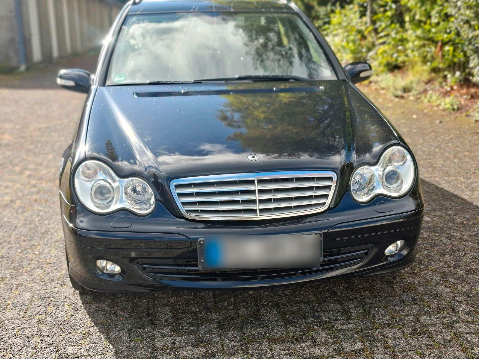 Mercedes-Benz C180 2007 — салон