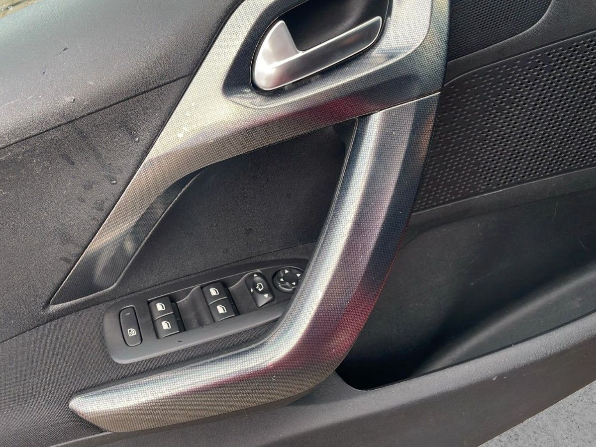 Fahrzeugabbildung Peugeot 2008 Allure*Pano*Navi*SitzHZ*Kamera*PDC*