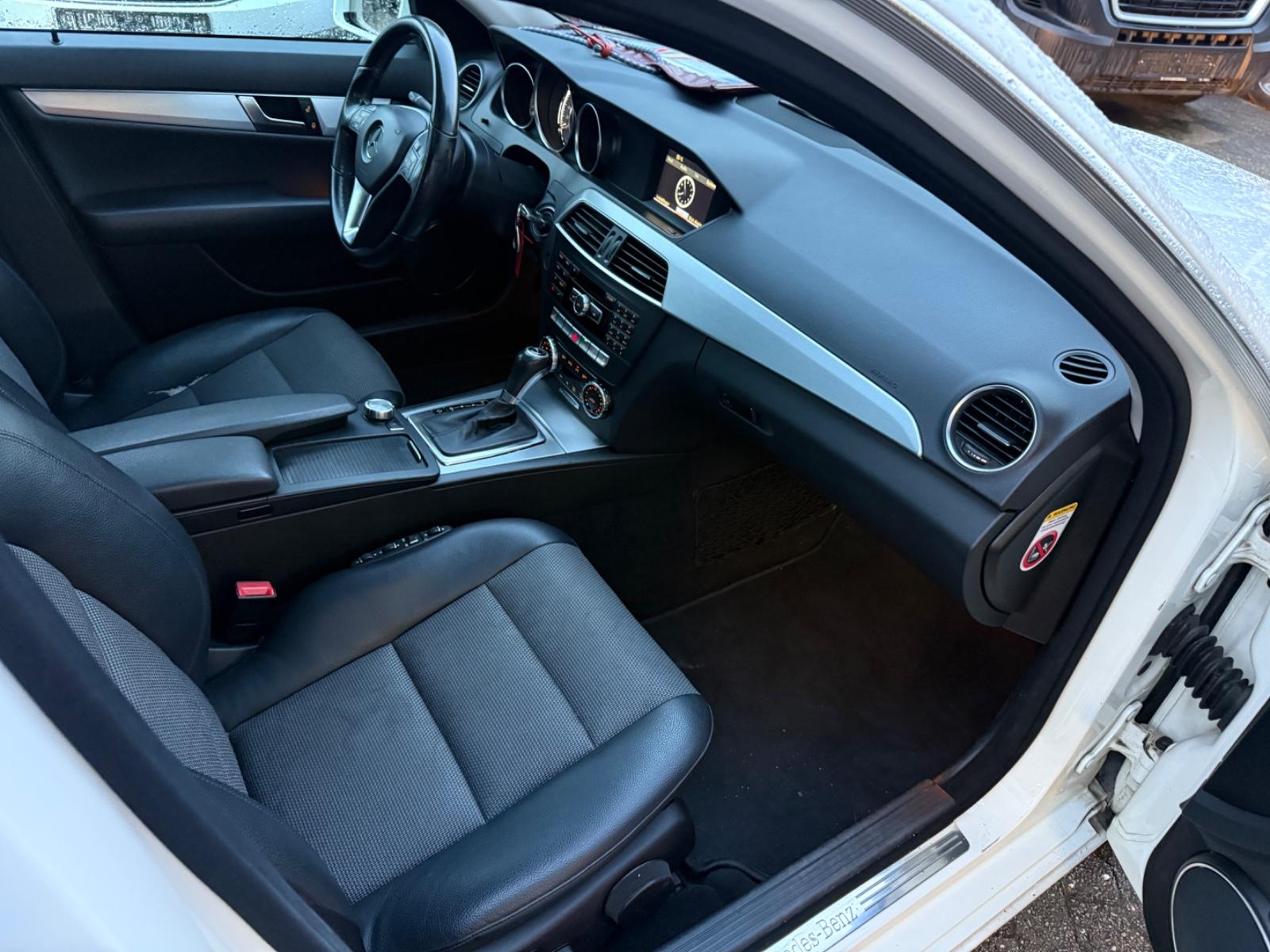 Mercedes-Benz C220 2011 — photo 13