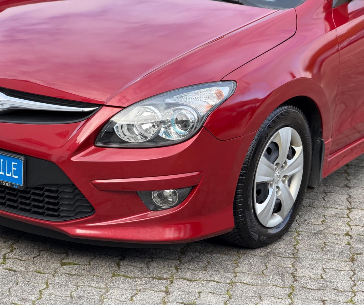 Hyundai i30 2011 — rear view