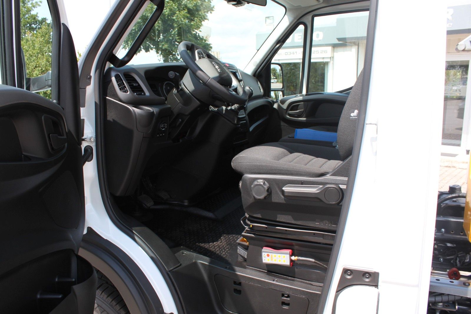Fahrzeugabbildung Iveco Daily 72 C 18H/P Abrollkipper Palfinger mit Cont