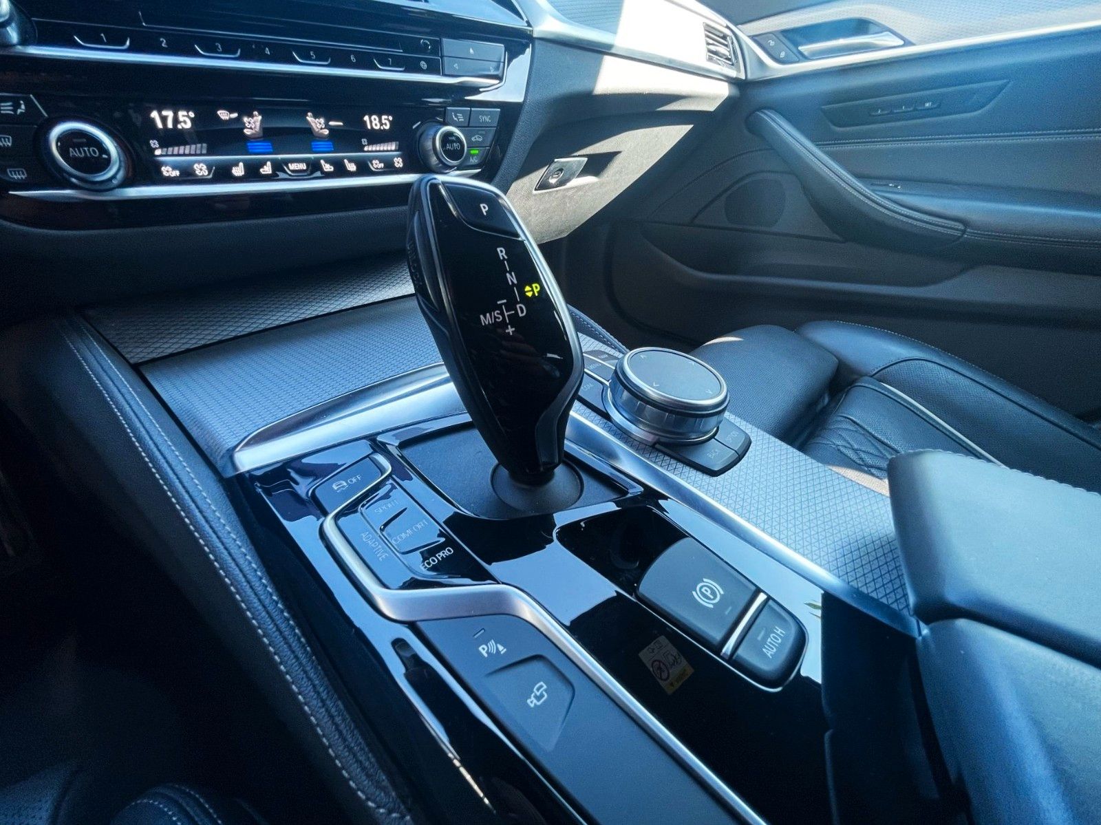 Fahrzeugabbildung BMW 540 d xDrive SAG M SPORT HUD KOMFORTSITZE  DDC