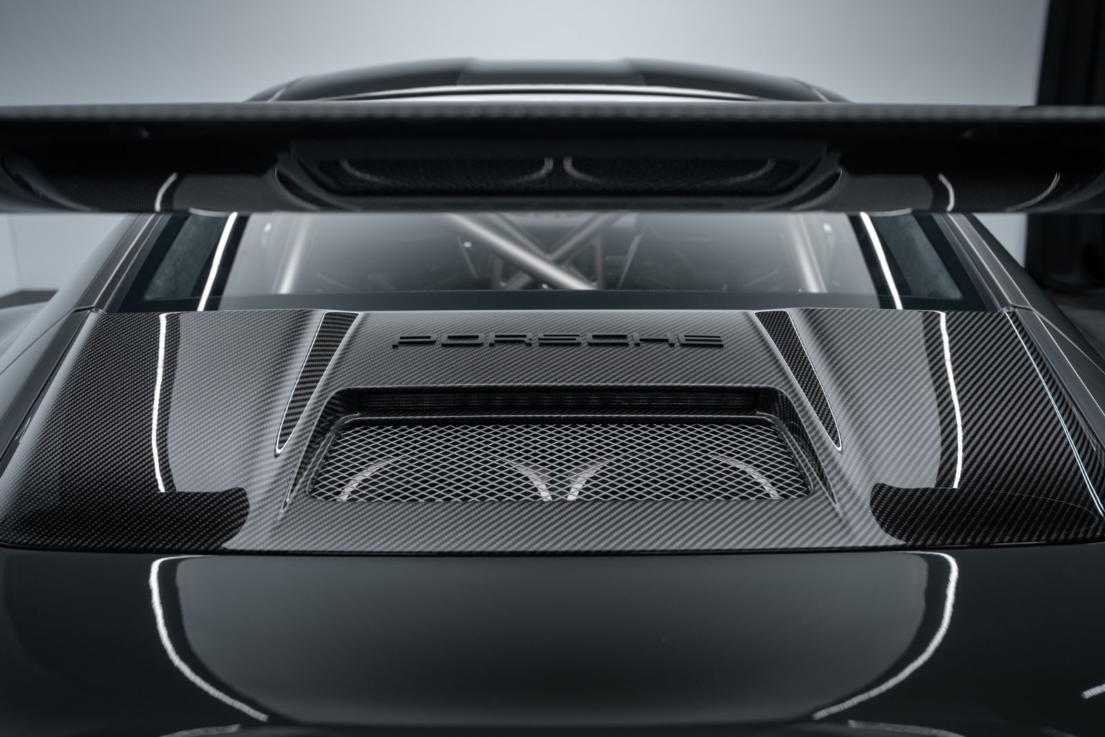 Fahrzeugabbildung Porsche 911 GT2 RS WEISSACH/PTS/LIFT/KAMERA/1.HAND/BOSE