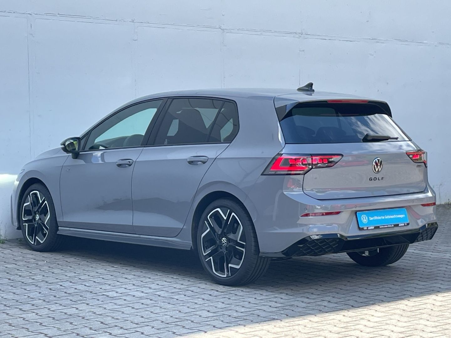 Golf VIII 1.5eTSI DSG R-Line AHK/Kamera/IQ.Light