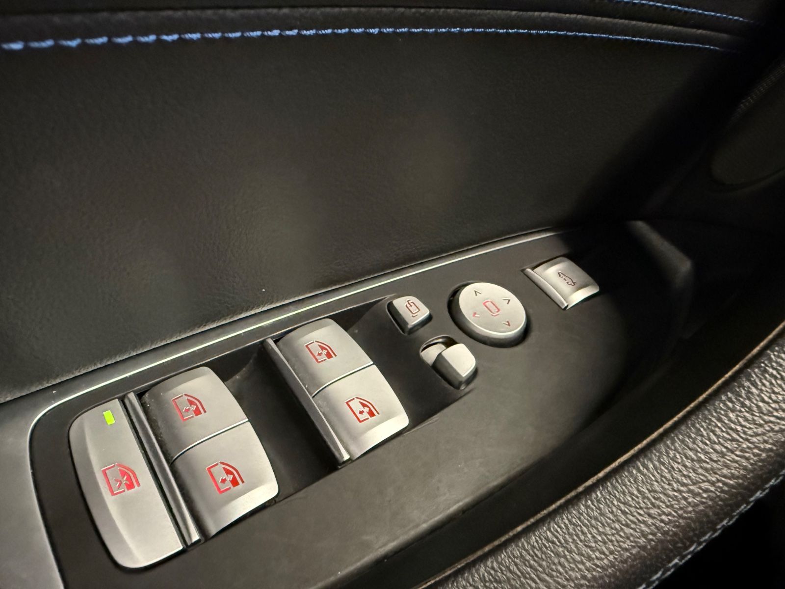 Fahrzeugabbildung BMW X4 xDrive 30 d M Sport Pano, HeadUp, HarmanKard.