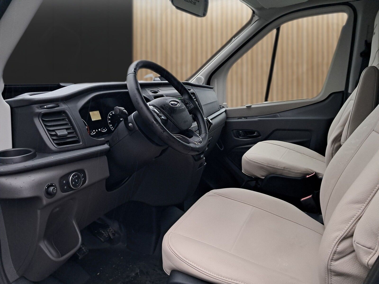 Fahrzeugabbildung Karmann Dexter 4x4 DE 570 AW Klima, RFK, El. Trittstufe