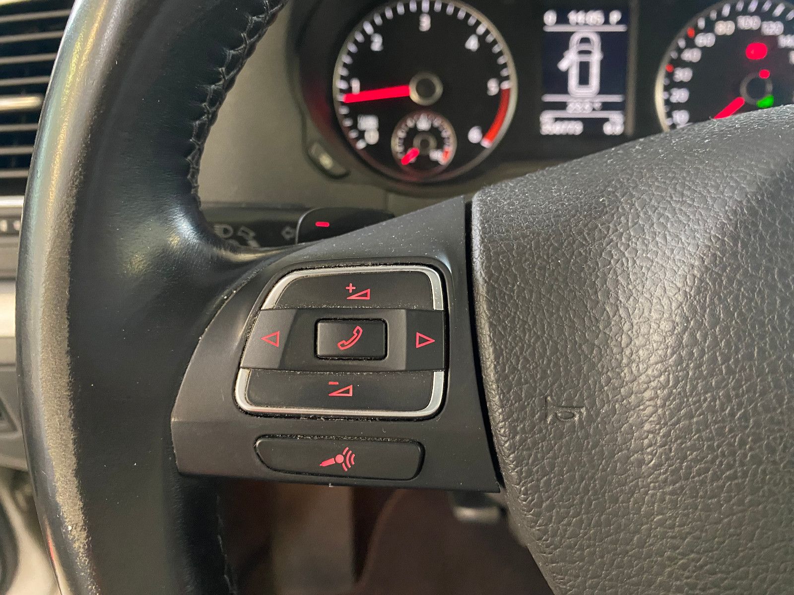 Fahrzeugabbildung Volkswagen Sharan Highline TDI DSG AHK DCC Pano Xenon Sthz