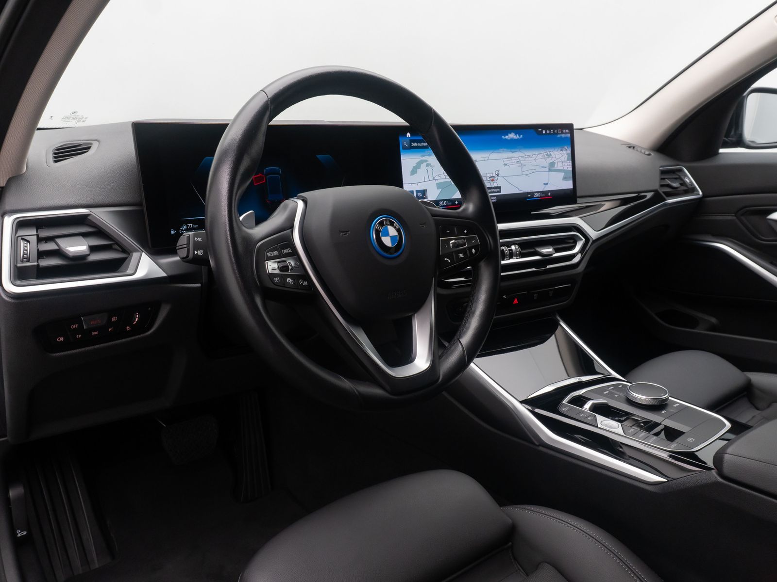 Fahrzeugabbildung BMW 330e Kamera DAB Stop&Go AHK Sport Fernlichtassis