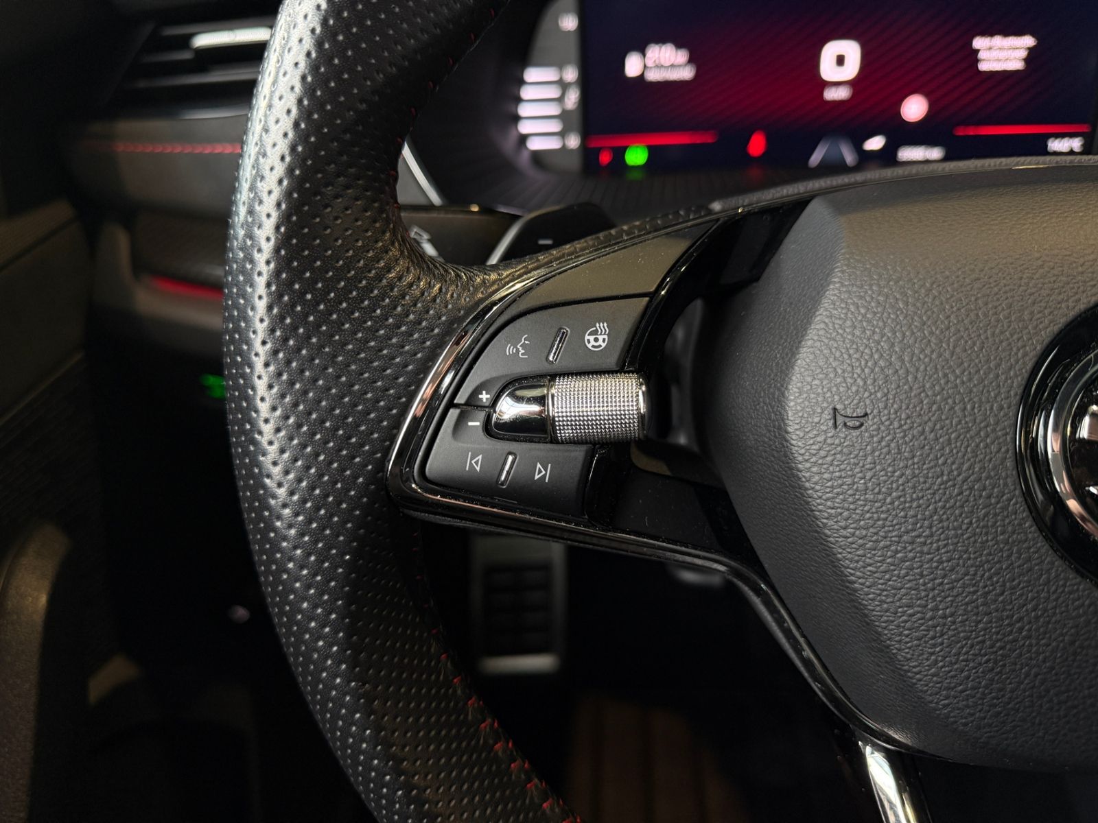 Fahrzeugabbildung SKODA Octavia Lim. RS RFK ACC HUD LED