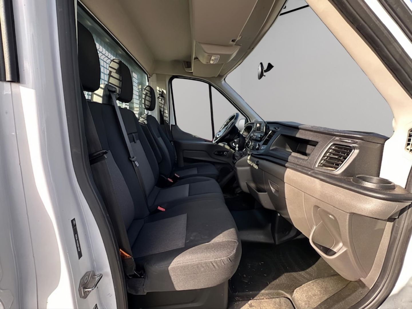 Fahrzeugabbildung Ford Transit Pritsche 350 L2 Einzelkabine Basis AHK A