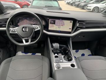 Volkswagen Touareg - 8