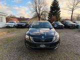 Skoda Octavia Lim. Style - Skoda Octavia mit Benzin-Antrieb: Limousine, Automatik