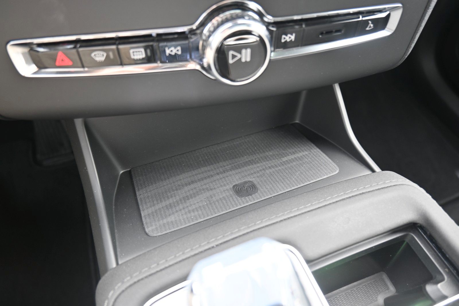 Fahrzeugabbildung Volvo XC90 T8 AWD Ultra Black Edition*LUFT*360*ACC*AHK
