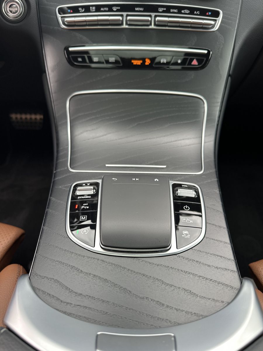 Fahrzeugabbildung Mercedes-Benz GLC 300d 4M AMG-Line NAV+LED+AHK+KAMERA+PANO+DAB