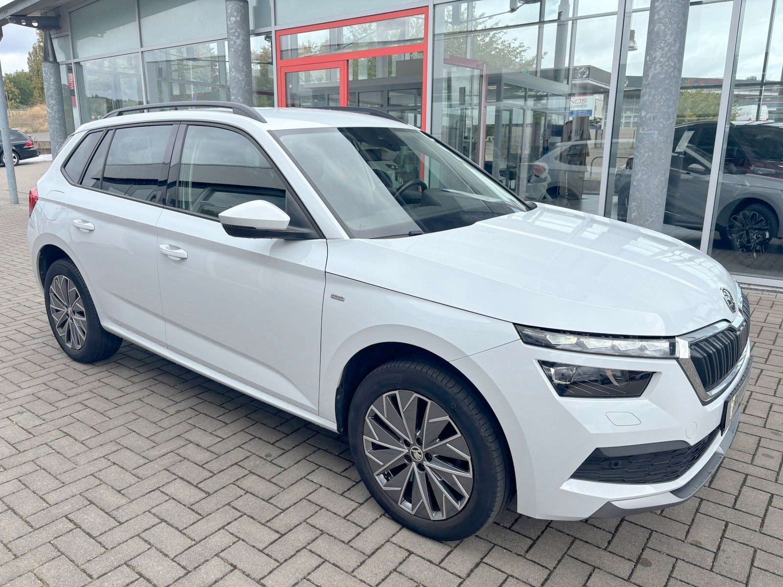 Fahrzeugabbildung SKODA Kamiq Tour 1.0 TSI +DSG +AHK +Kamera +Navi