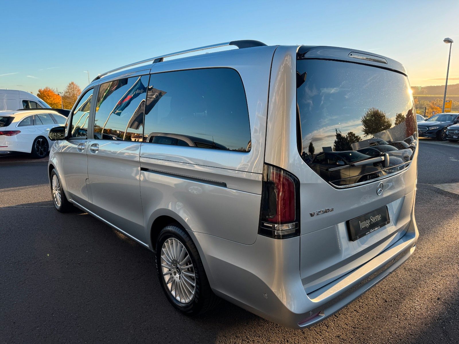 Fahrzeugabbildung Mercedes-Benz V 250 d STYLE DISTRONIC MULTIBEAM elektr Türen