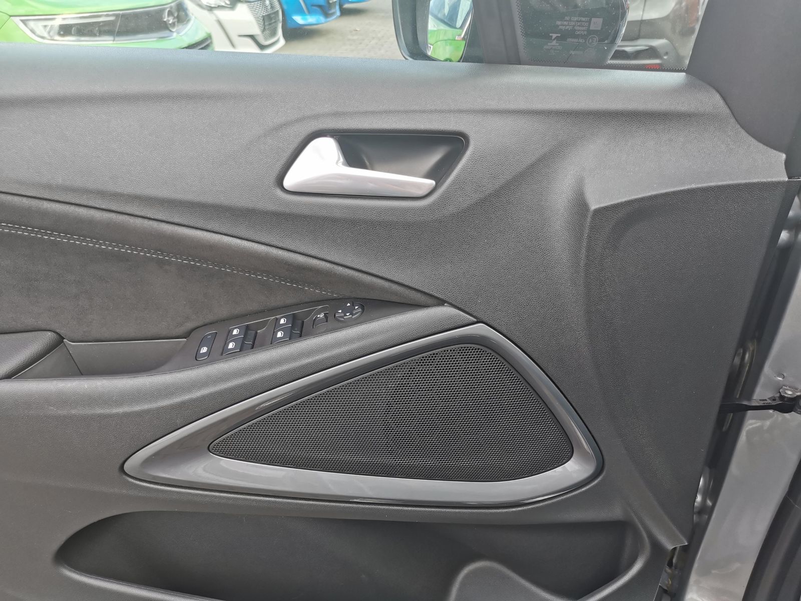 Fahrzeugabbildung Opel Crossland Ultimate*SHZ*PDC+Cam*Head-Up*Navi*