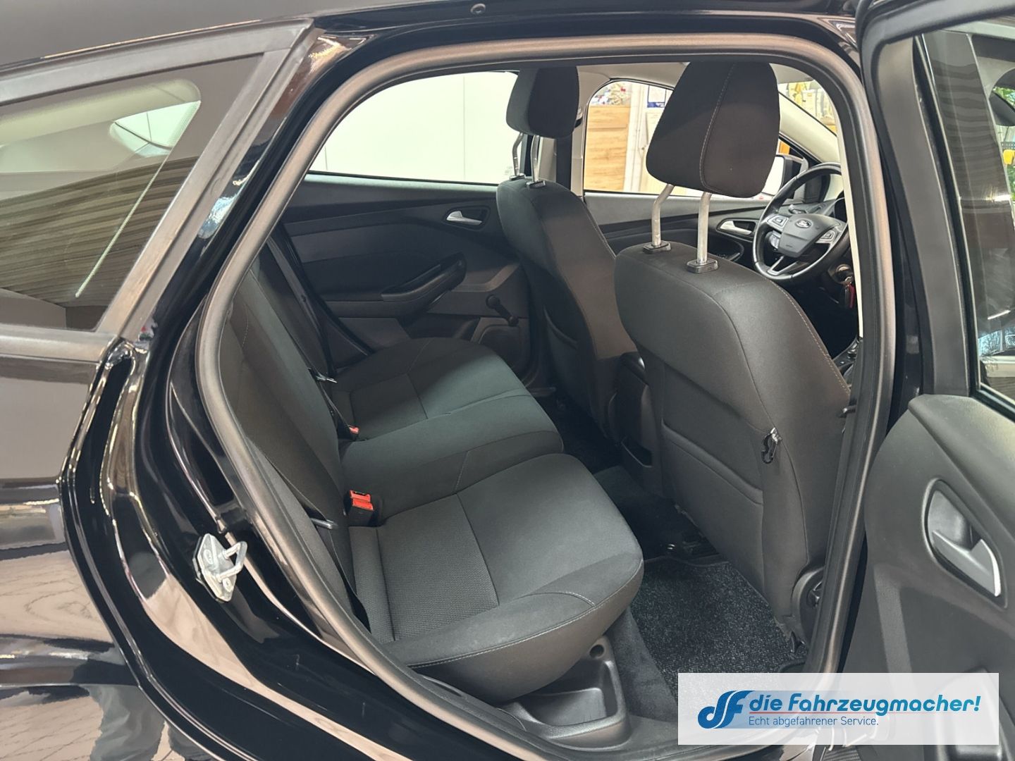 Fahrzeugabbildung Ford Focus Business CarPlay Zahnriemen neu Mehrzonenk