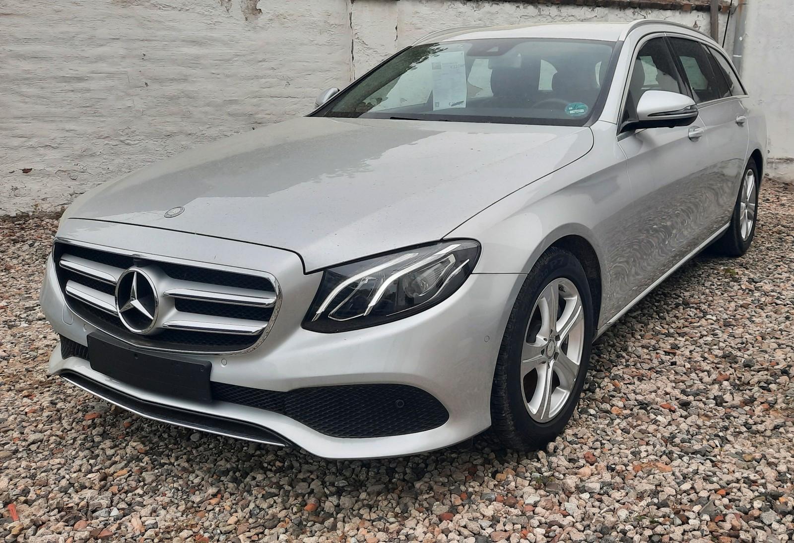 Mercedes-Benz E 250 E T-AVANTGARDE/ Kamera/ Spur/AHK/ 1 Hand