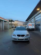 BMW Bmw e90 325i | Carplay | FMS ab kat - BMW 325 in Freiburg