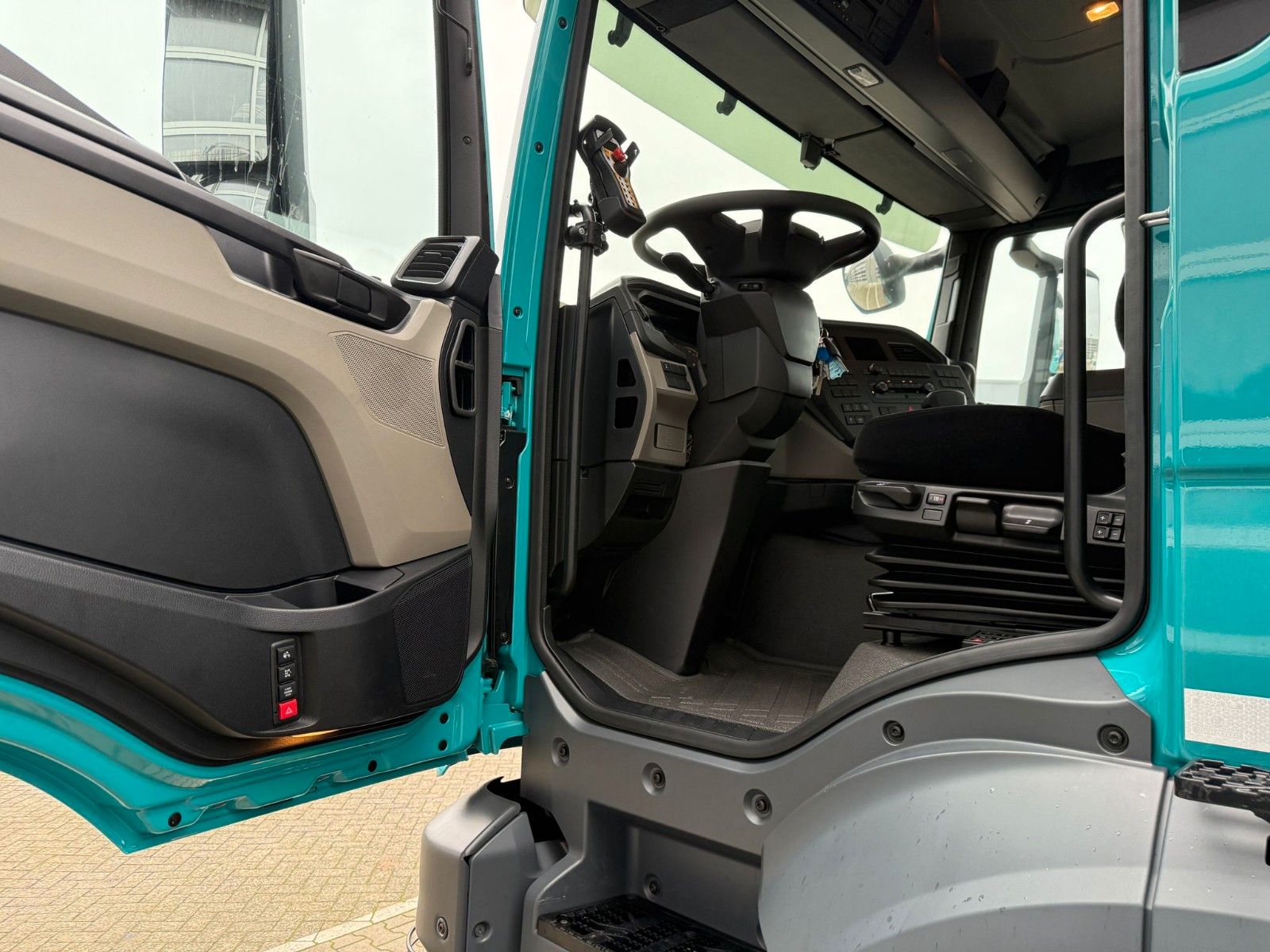 Fahrzeugabbildung MAN TGS 26.520 Absetzkipper HYVA 18 TAZ / Funk / 6x4