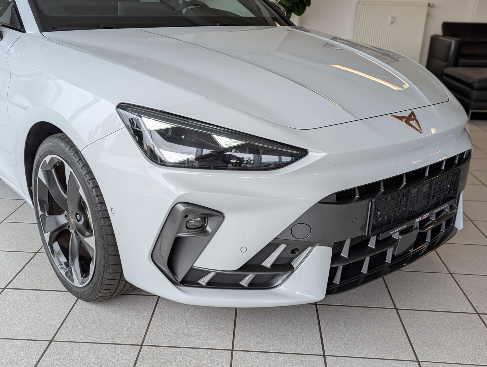 Fahrzeugabbildung CUPRA Leon 1.5 eHybrid Matrix Edge-Intelligent SoH100%