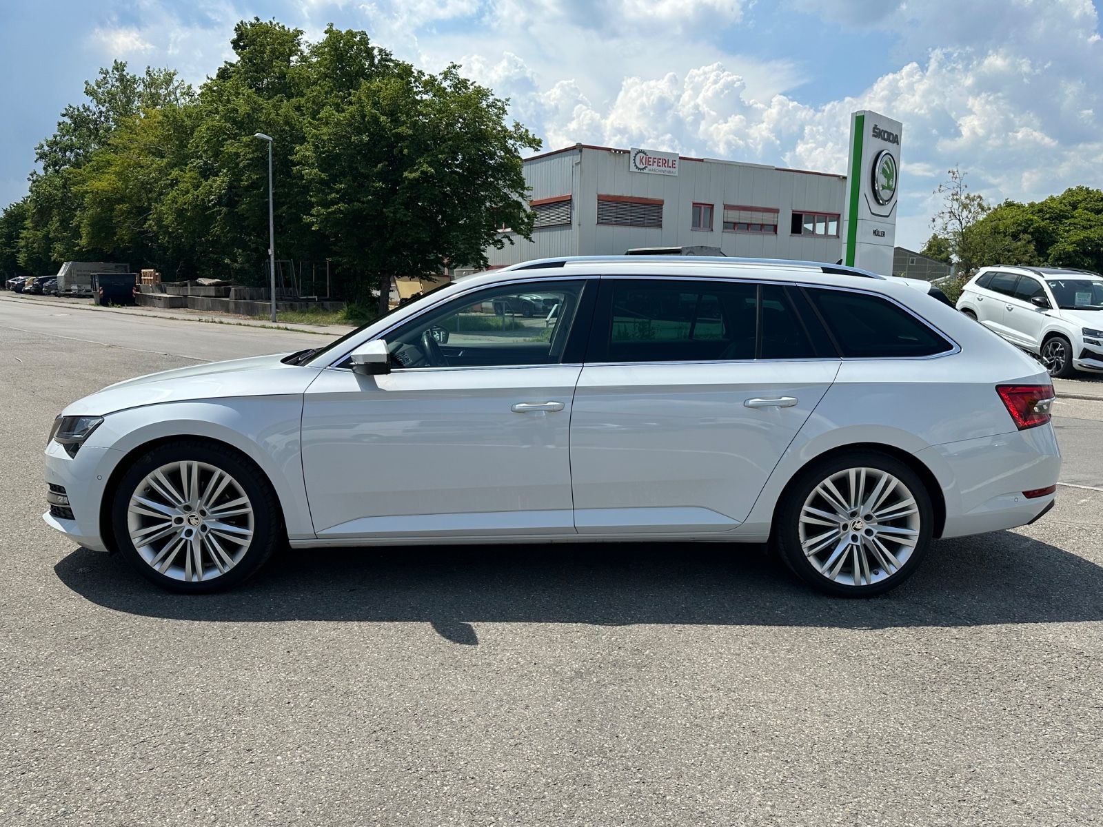 Skoda Superb Combi 2,0 TDI DSG AHK/NAVI/LED imagem 3