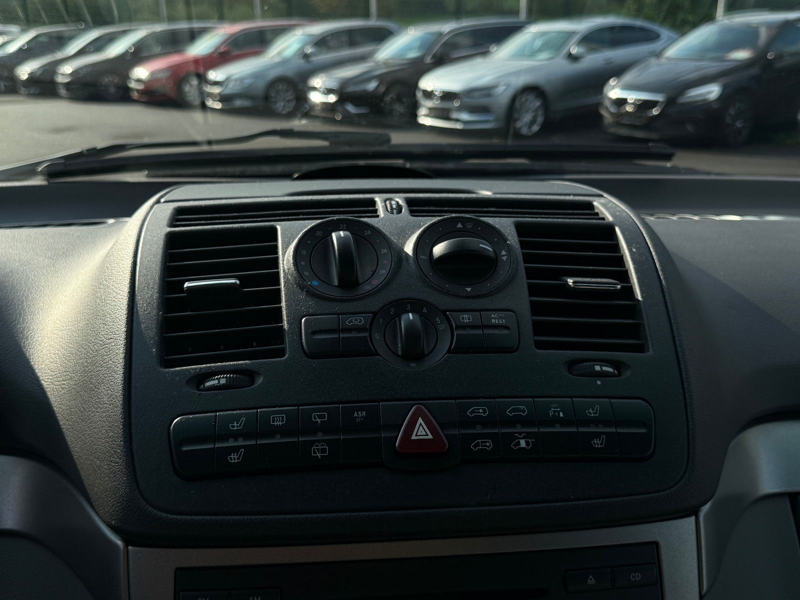 Fahrzeugabbildung Mercedes-Benz Viano Marco Polo 3.0 CDI Aut AHK Klima Sthz PDC