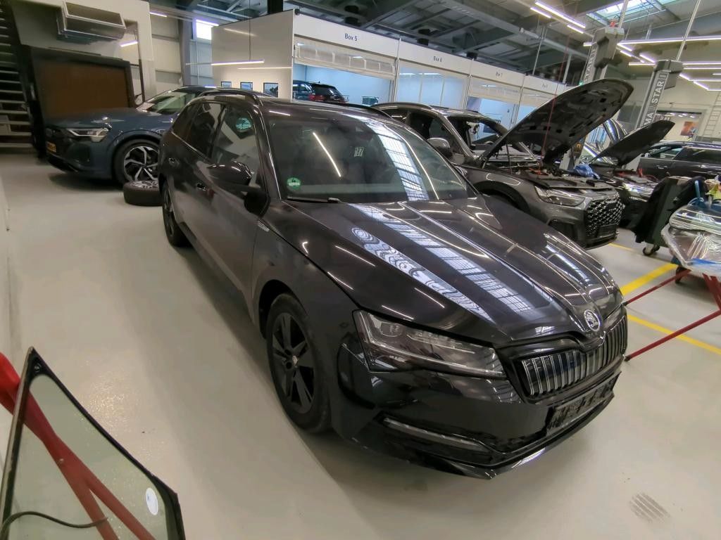 Skoda Superb Combi Sportline iV*LED*KEYLESS*360*BLACK* imagem 2