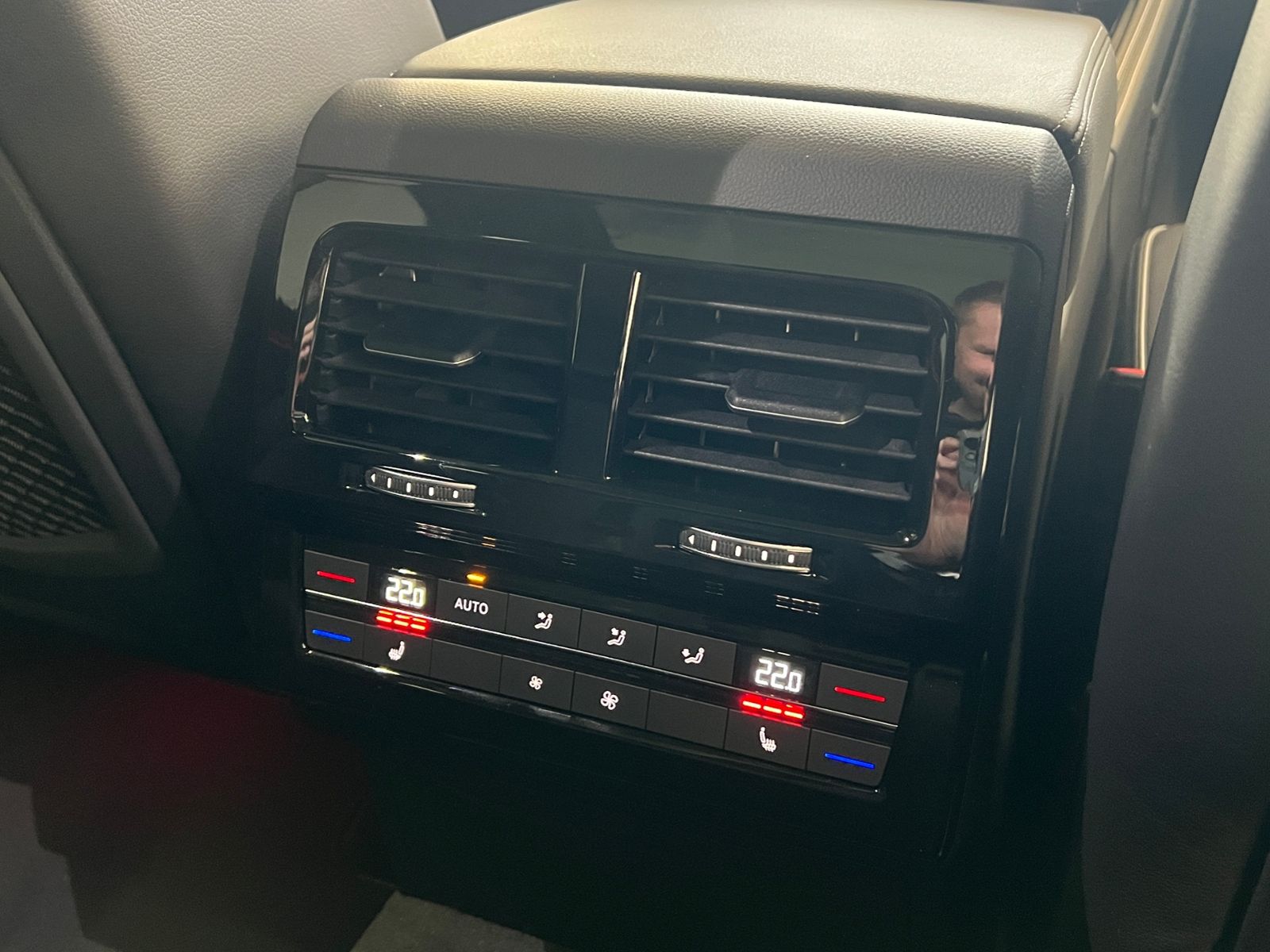 Fahrzeugabbildung Volkswagen Touareg R-Line 3.0 V6 TDI 4MOTION *AHK,LED,Luftf