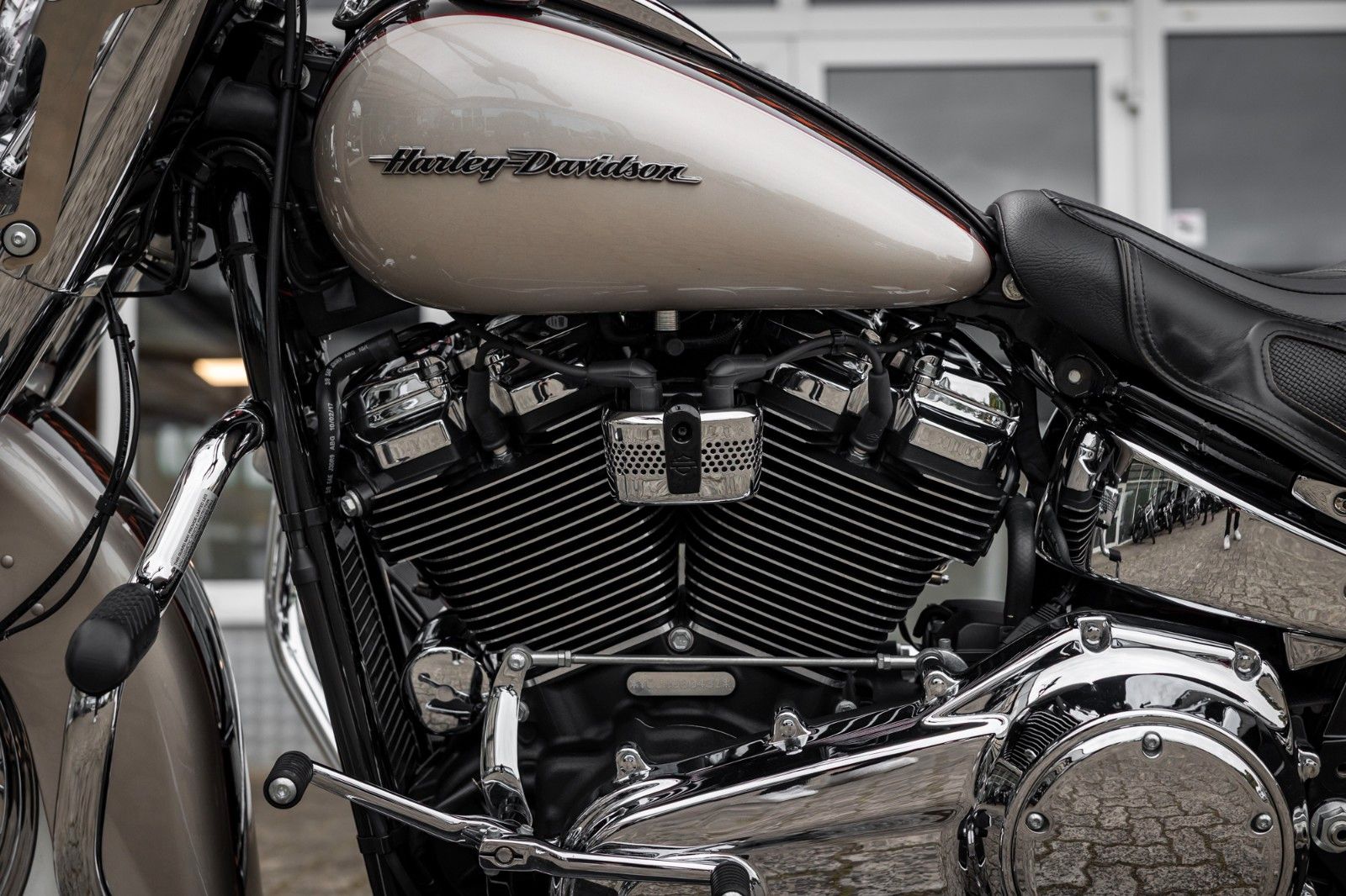Fahrzeugabbildung Harley-Davidson SOFTAIL DELUXE FLDE - JEKILL & HYDE - NEUWERTIG