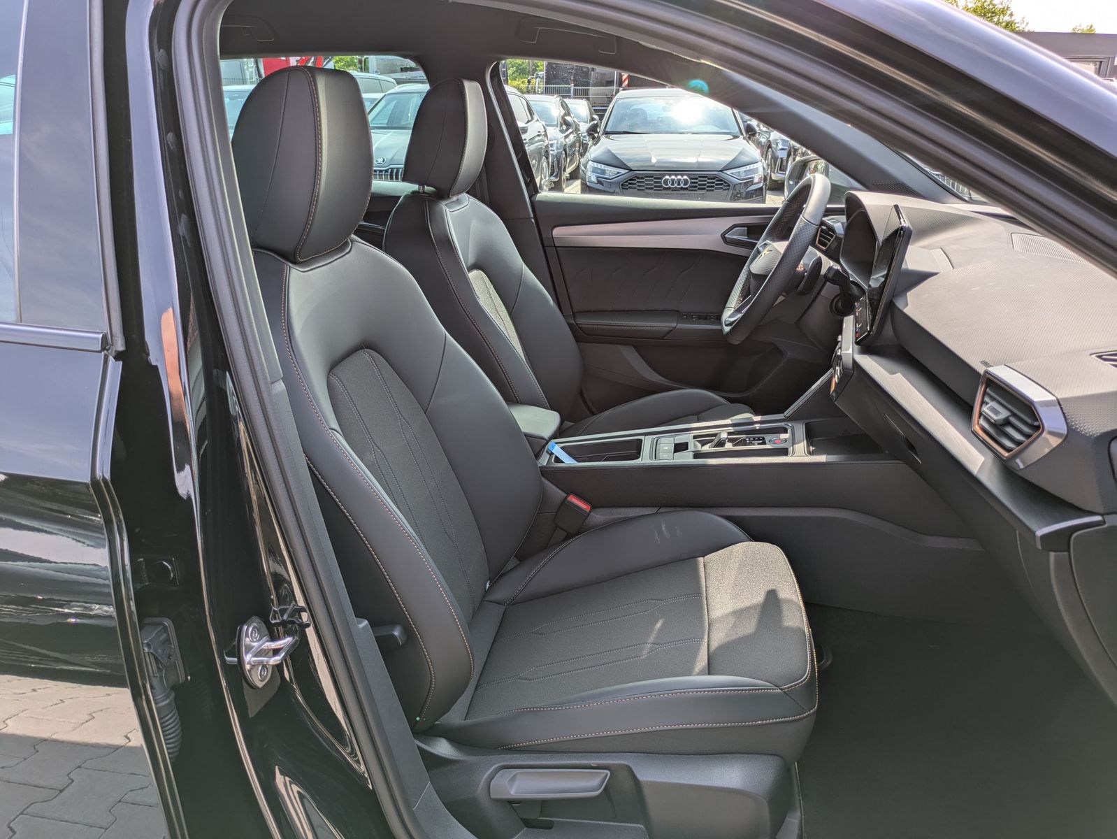 Fahrzeugabbildung CUPRA Leon 1.5 eTSI DSG MATRIX-LED*ACC*APP*KAMERA*18"