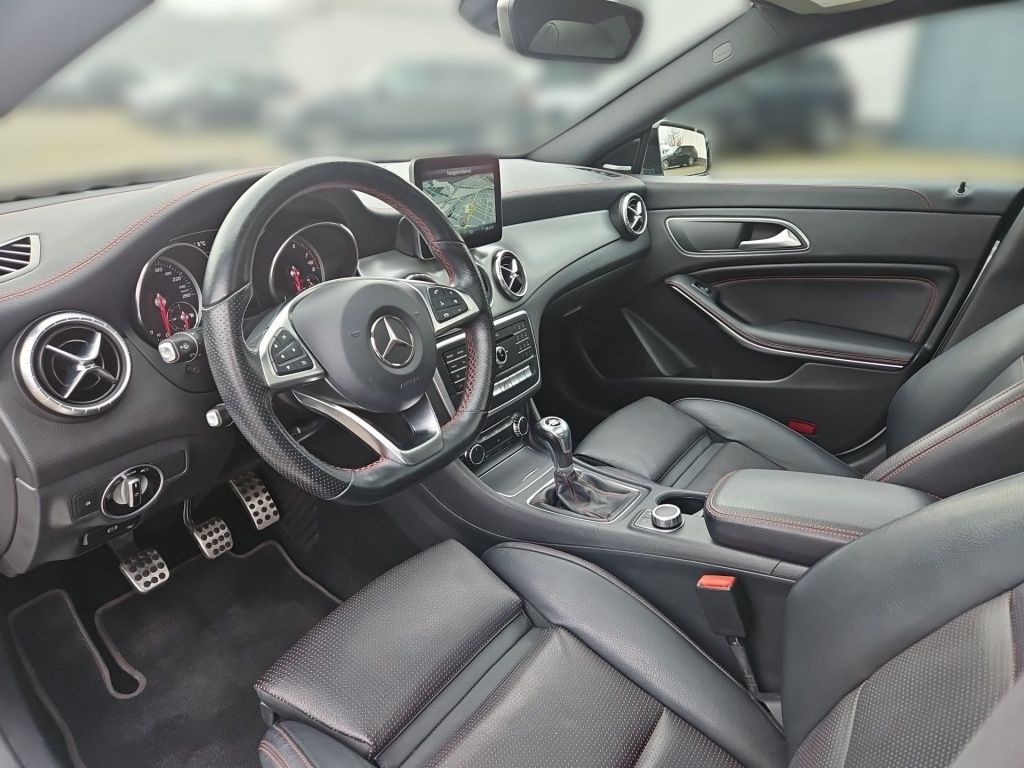 Fahrzeugabbildung Mercedes-Benz CLA 200 Coupé AMG Night Pano Sport LED Sound SHZ