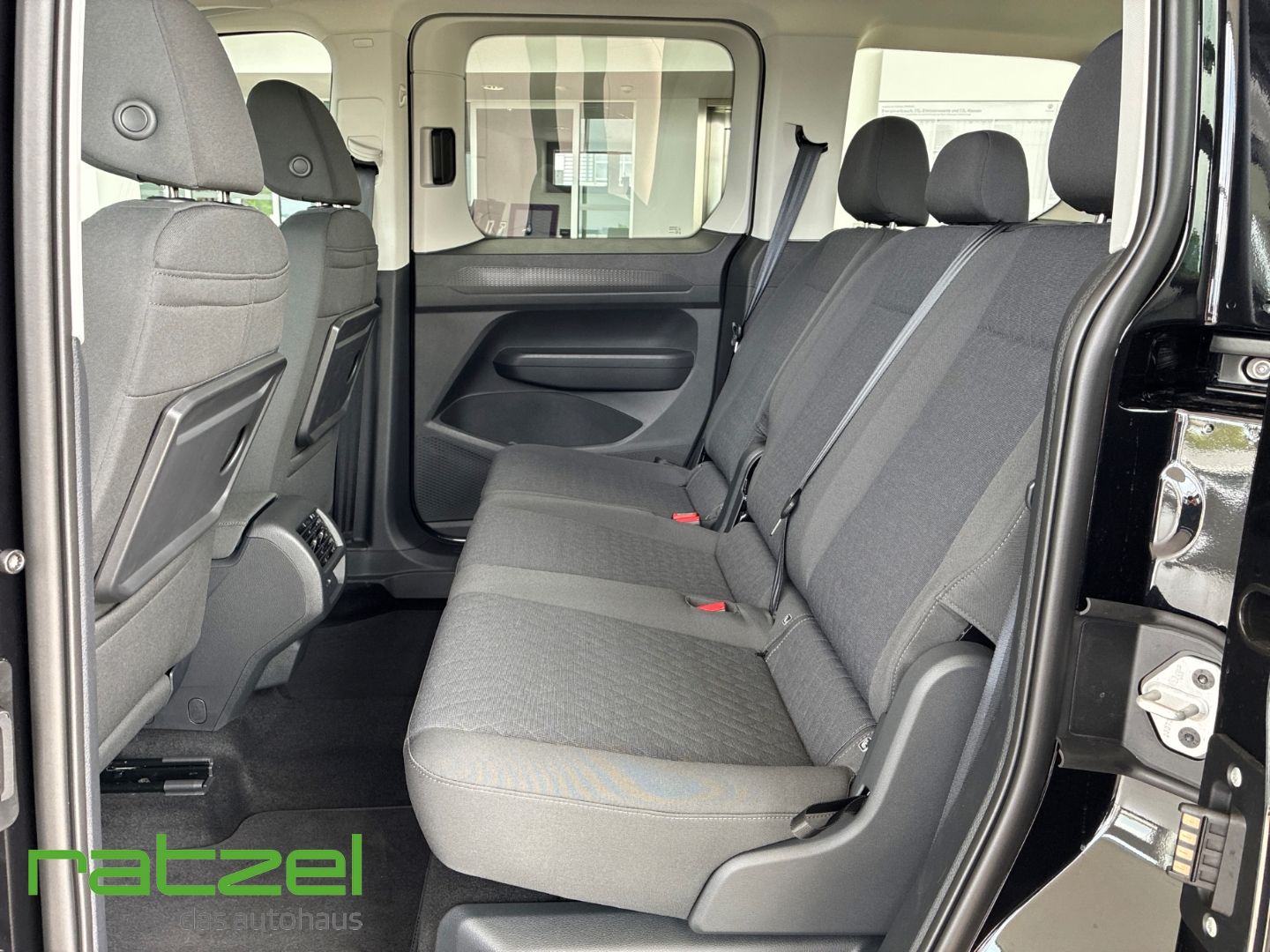 Fahrzeugabbildung Volkswagen Caddy ENERGY 1.5 TSI DSG LED+SHZ+Kamera+PDC+ACC