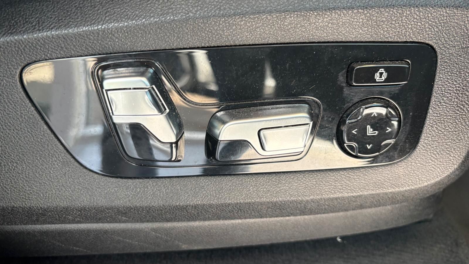 Fahrzeugabbildung BMW X5 xDrive 30 d M SPORT,LASER,SKY-L,AHK,HUD,H&K
