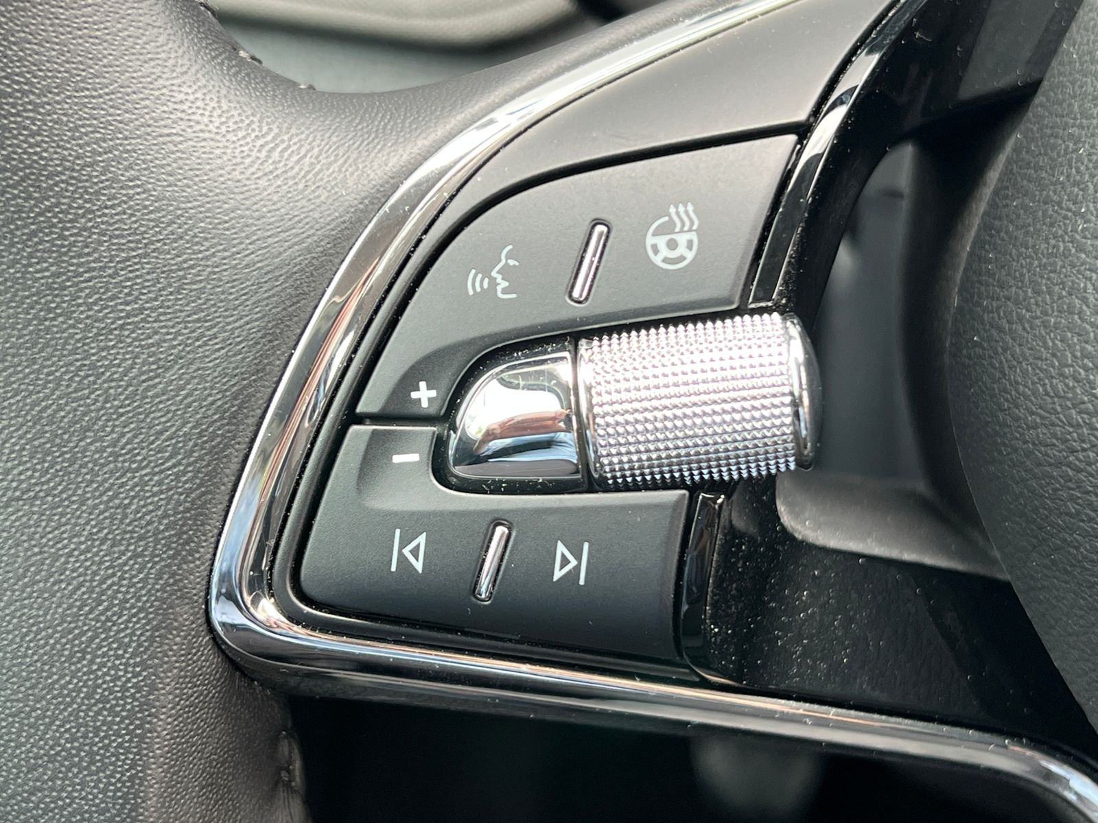 Fahrzeugabbildung SKODA Fabia Tour 1.0 TSI *AHK, LED, Climatronic, 16"-L