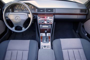 Mercedes-Benz E 200 Cabrio*W124,Automatic,Sitzheizung,Tempomat