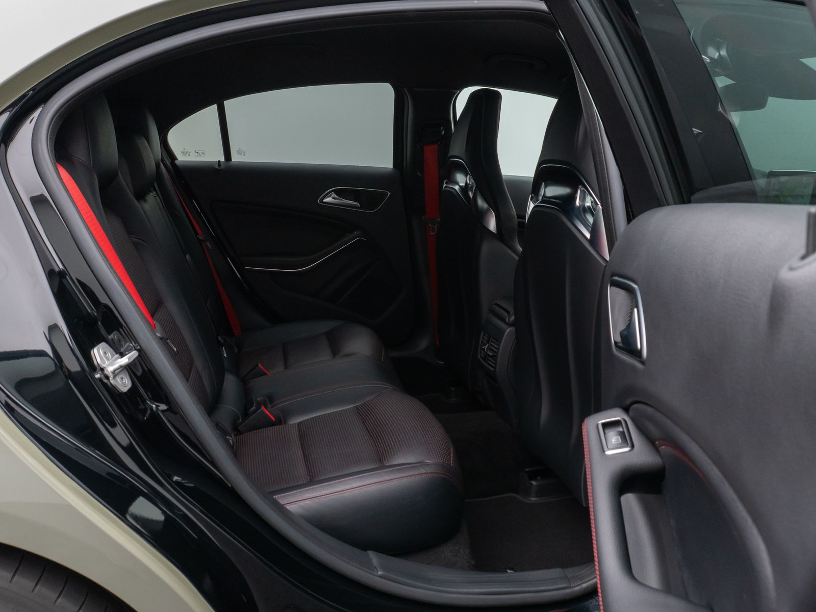 Fahrzeugabbildung Mercedes-Benz A 45 AMG Performance 4Matic Aero H/K Kamera Navi