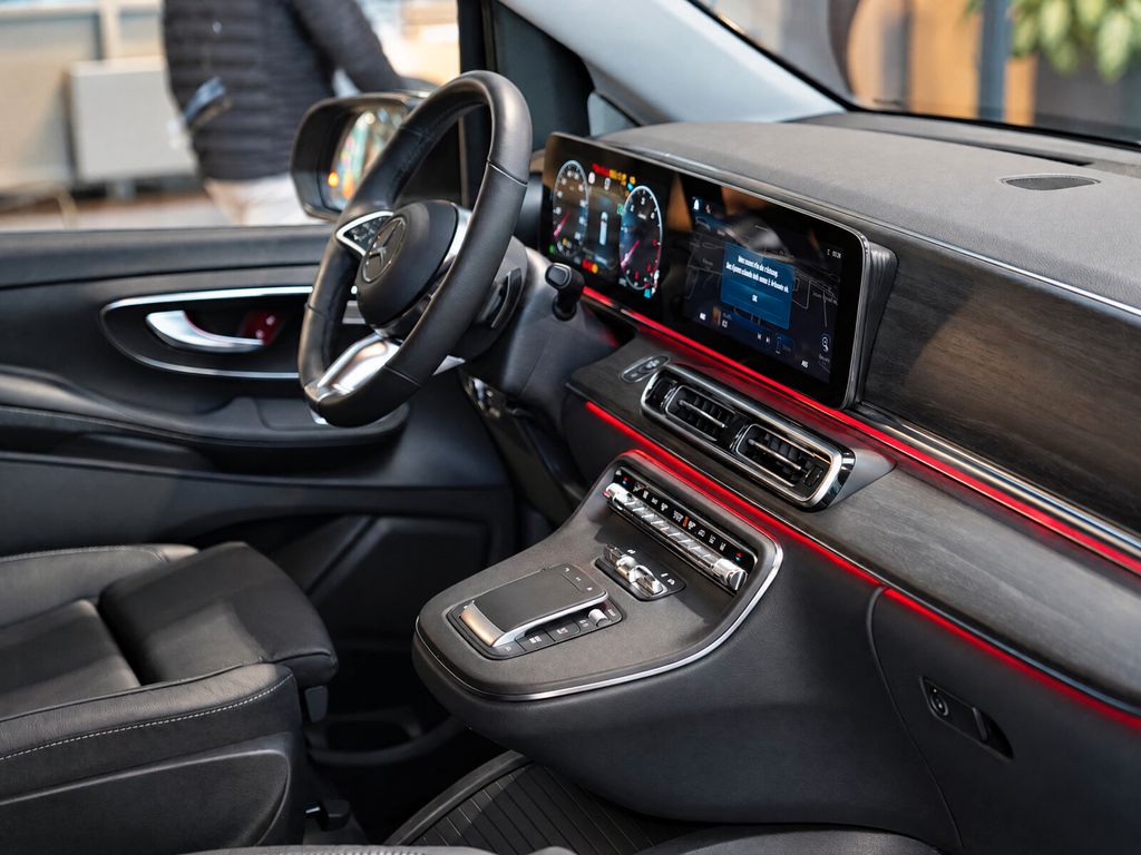 MERCEDES-BENZ V-Class 2025