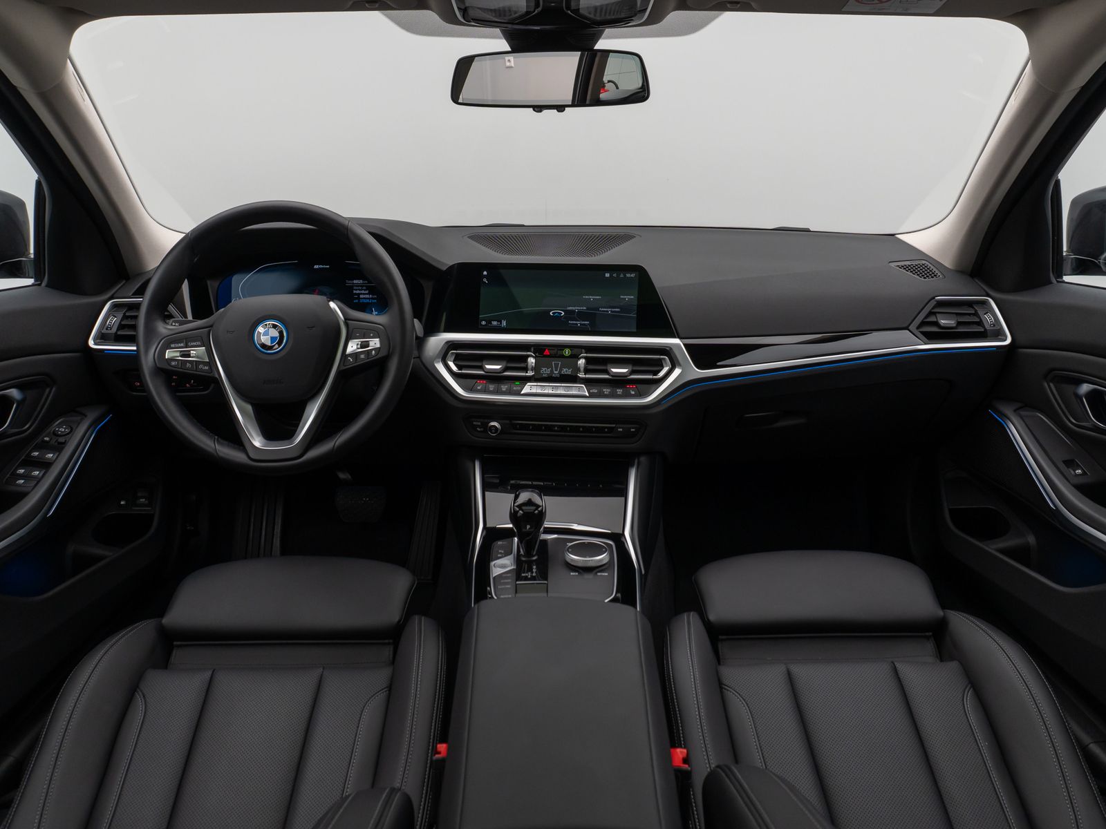Fahrzeugabbildung BMW 320e Sport Line Panorama DAB CockPitPr PDC Alarm