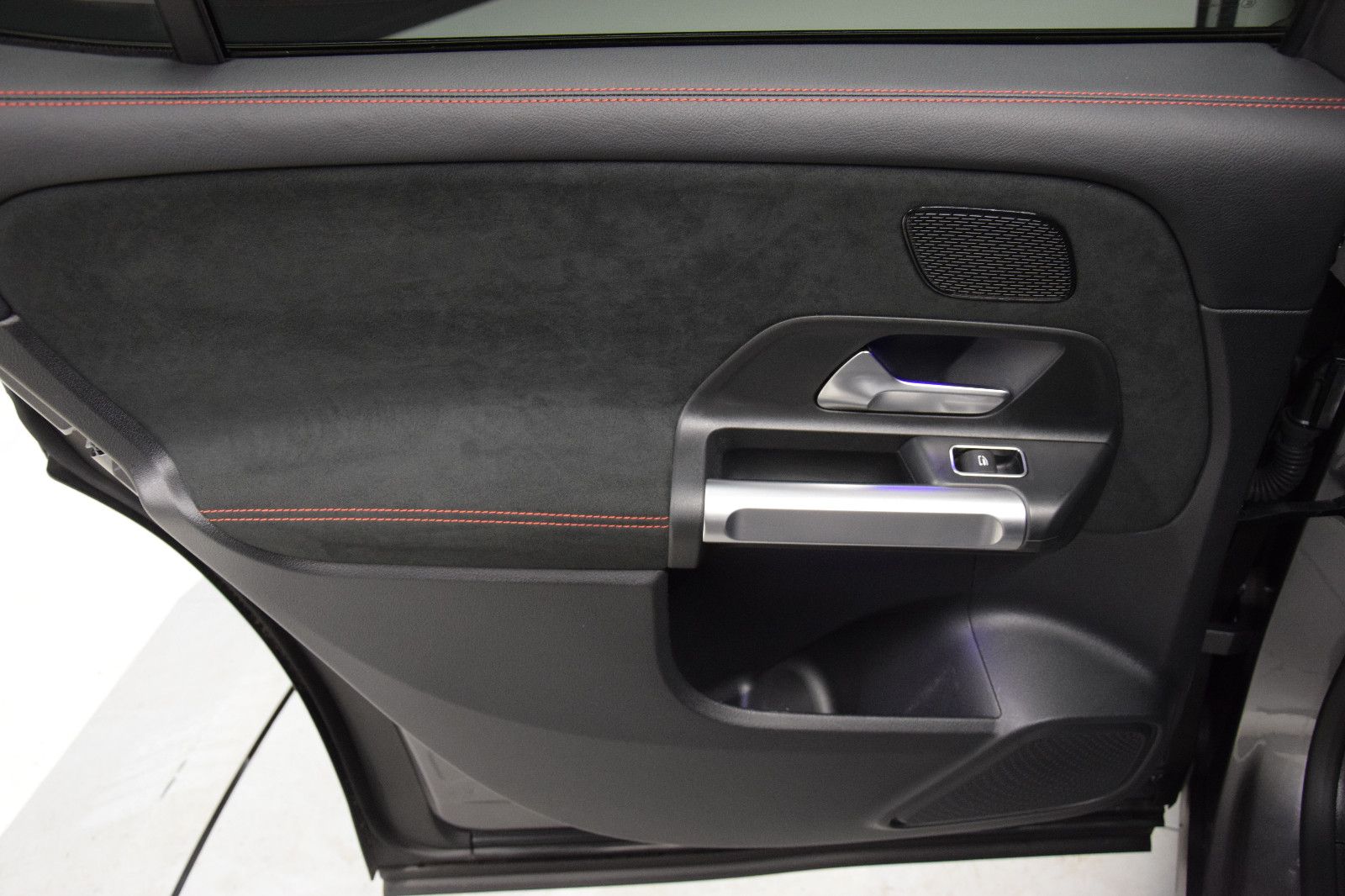 Fahrzeugabbildung Mercedes-Benz GLB 200 AMG Line 7Sitze Pano Ambi Widescreen AHK