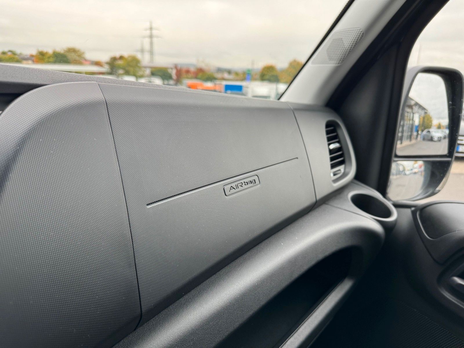 Fahrzeugabbildung Iveco Daily 35S18HA8 3.0L *R3.520mm*AHK*2xSchiebetür*