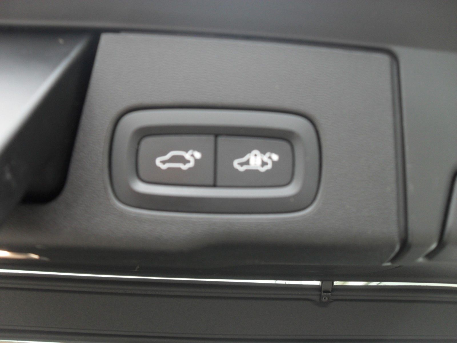 Fahrzeugabbildung Volvo XC60 T6 Plus Dark | AWD | 21er | Licht